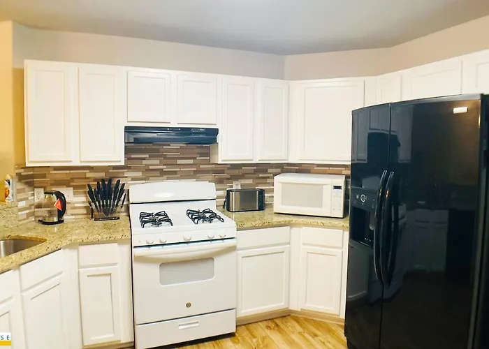 Elegant 4 Bedroom With 6 Beds Sleeps 12 Round Rock