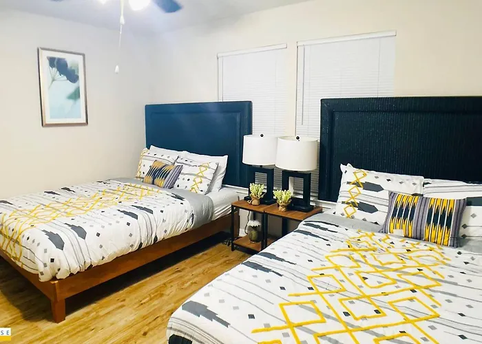 Elegant 4 Bedroom With 6 Beds Sleeps 12 *